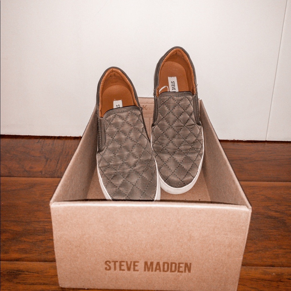 Steve Madden, olive green shoes, size 6 in women
